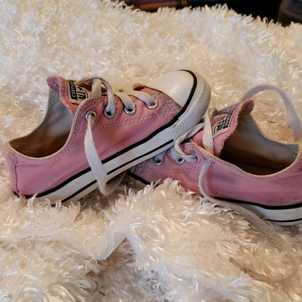 Pink converse!!